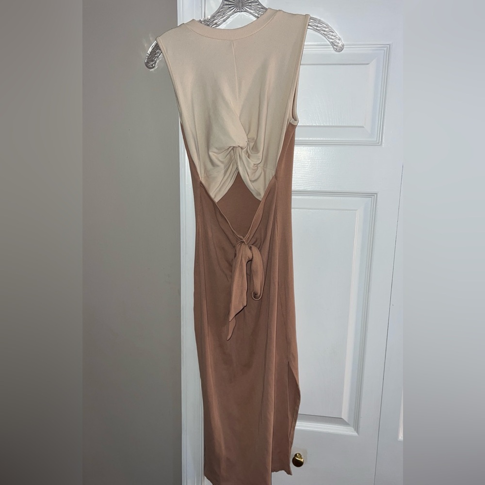 HUUSA Neutral Colorblock Twist Front Midi Dress Size M